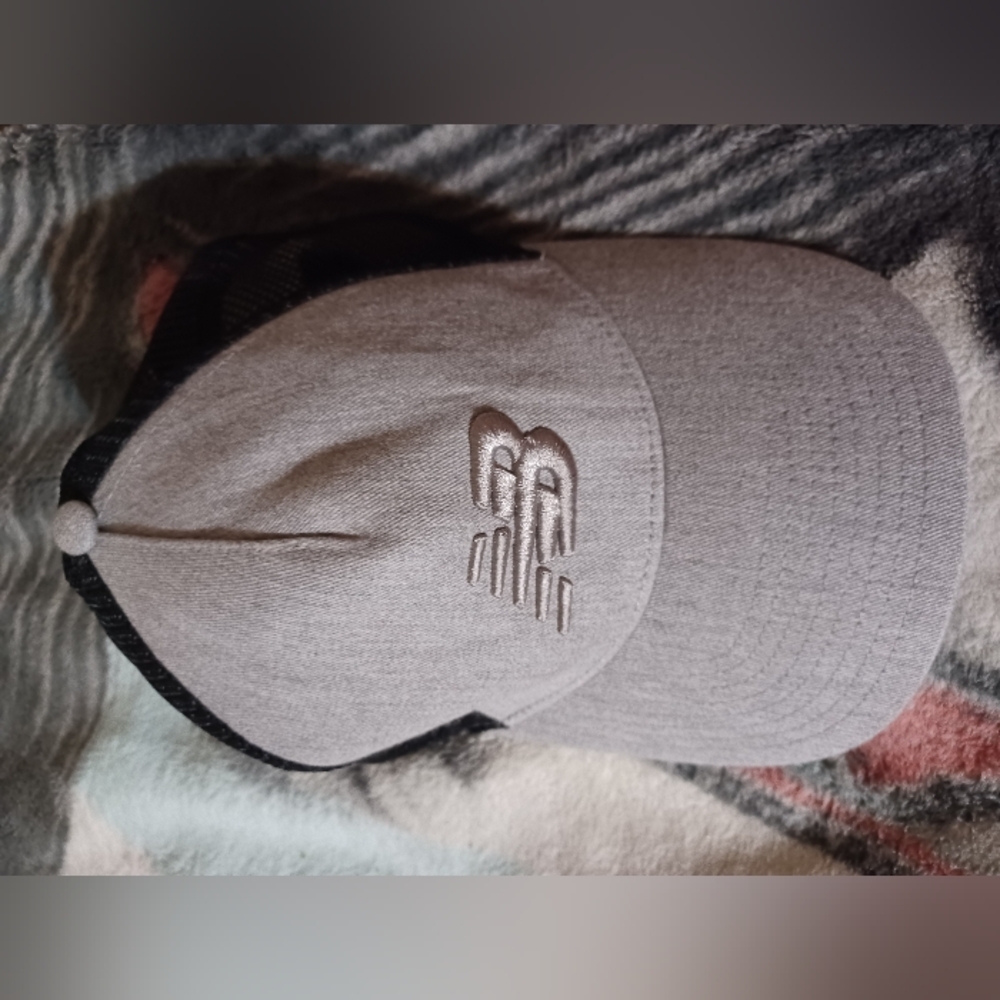 New balance hat